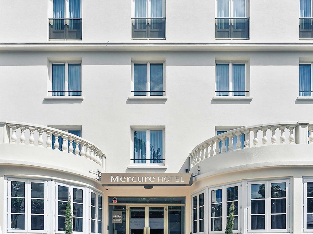 Mercure Paris Saint Cloud Hippodrome in Saint-Cloud, France