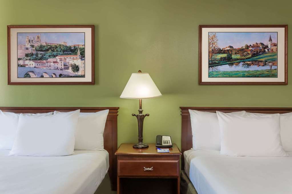 Baymont by Wyndham Waycross - photo 9