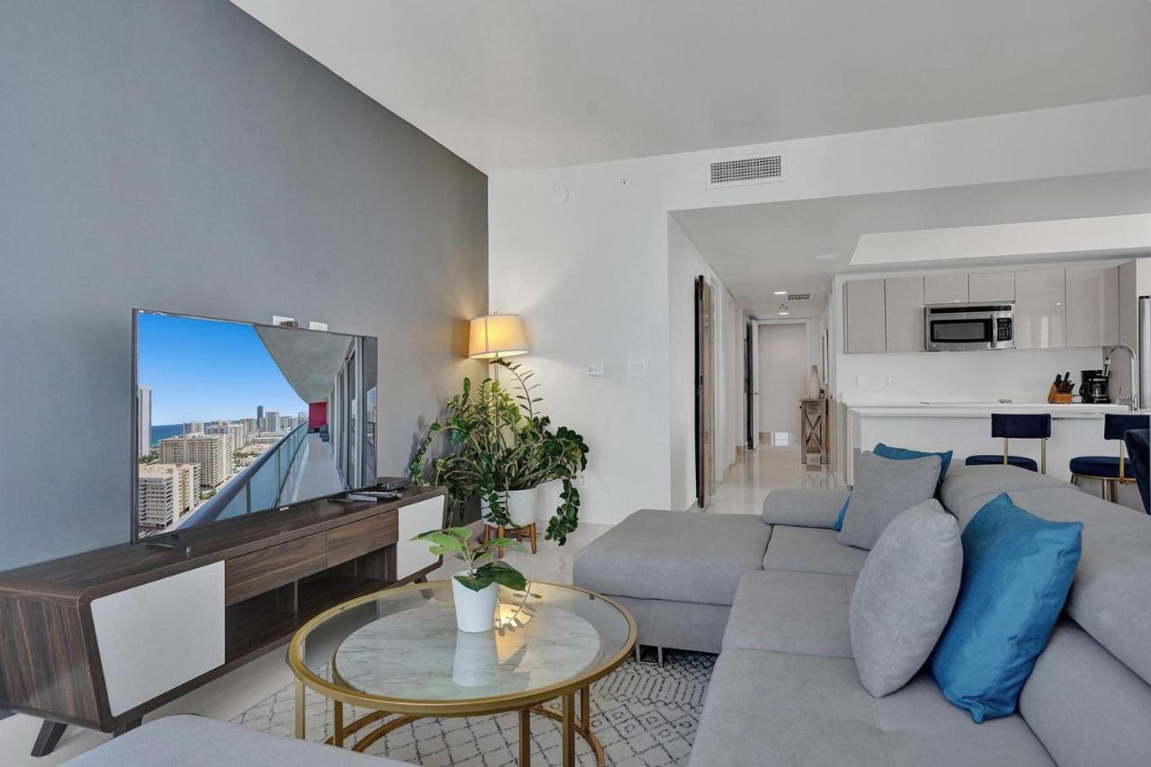 Stunning Beach Resort Large 4br 3ba Condo 24 Fl — hotel in Hallandale Beach