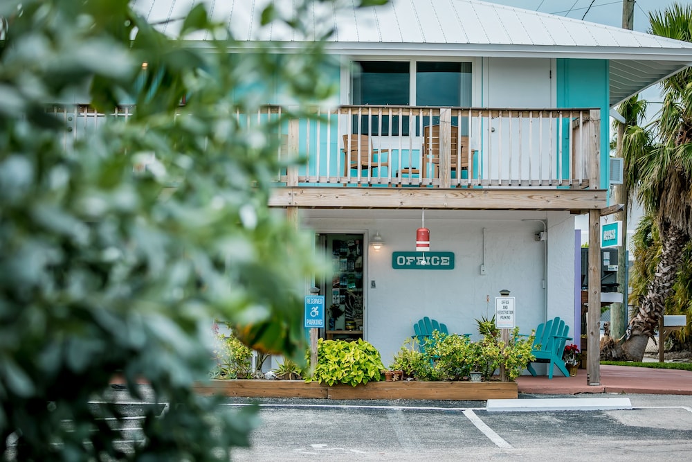 Ragged Edge Resort & Marina - photo 27
