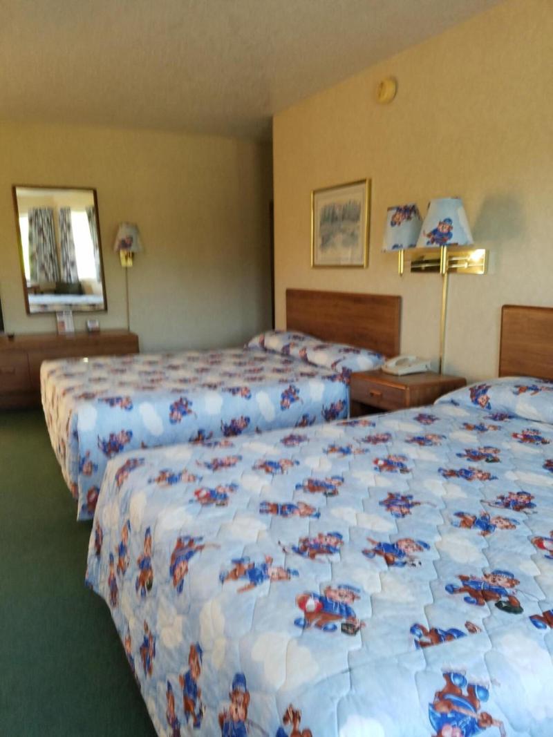 Great Lakes Inn — Mackinaw