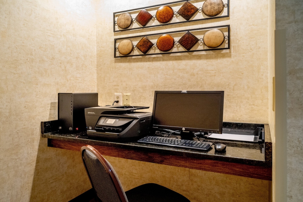 Holiday Inn Express Hotel & Suites Hazard by IHG - photo 37