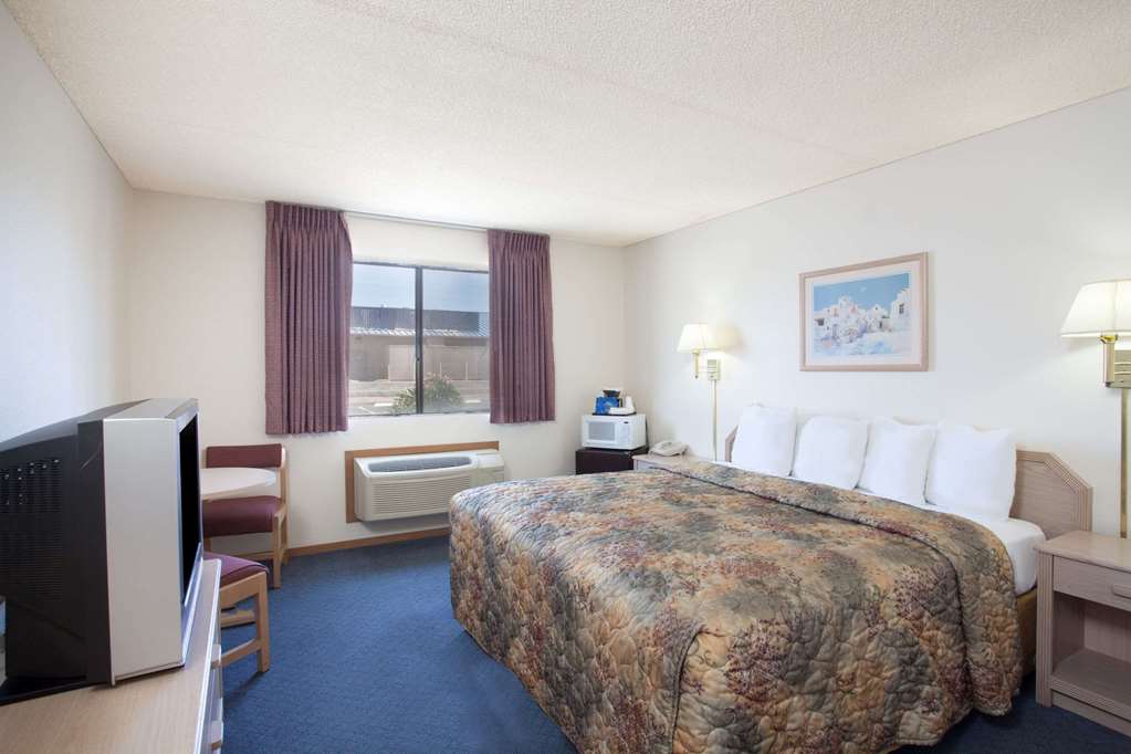 Super 8 by Wyndham Yuma - photo 8