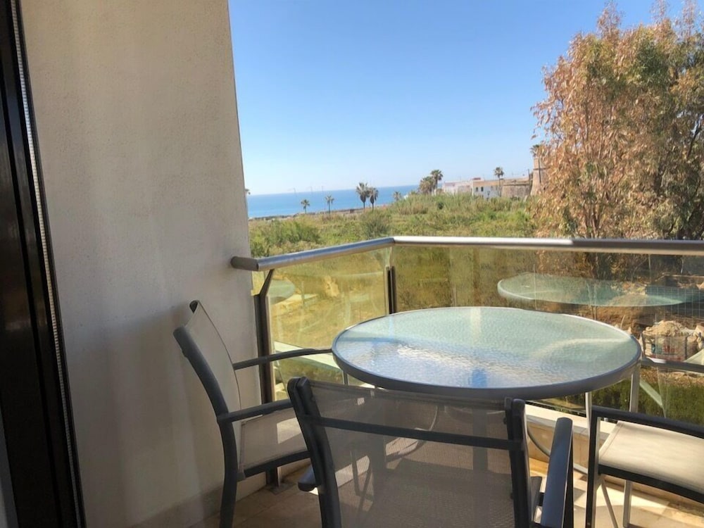 Marina Del Castillo Apartemento 2076 — 4-Star Luxury Hotel in Manilva, Spain