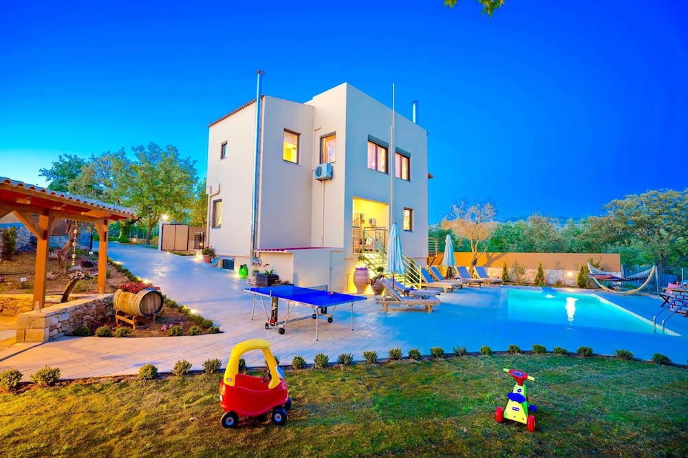 Villa Aclando Crete — 4-Star Luxury Hotel in Rethymno, Greece