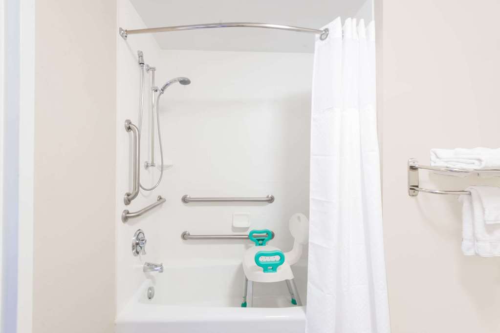 Baymont by Wyndham Erie - photo 9