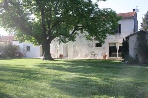 Le petit mas en provence avec piscine - carbon neutral hotel in Barbentane