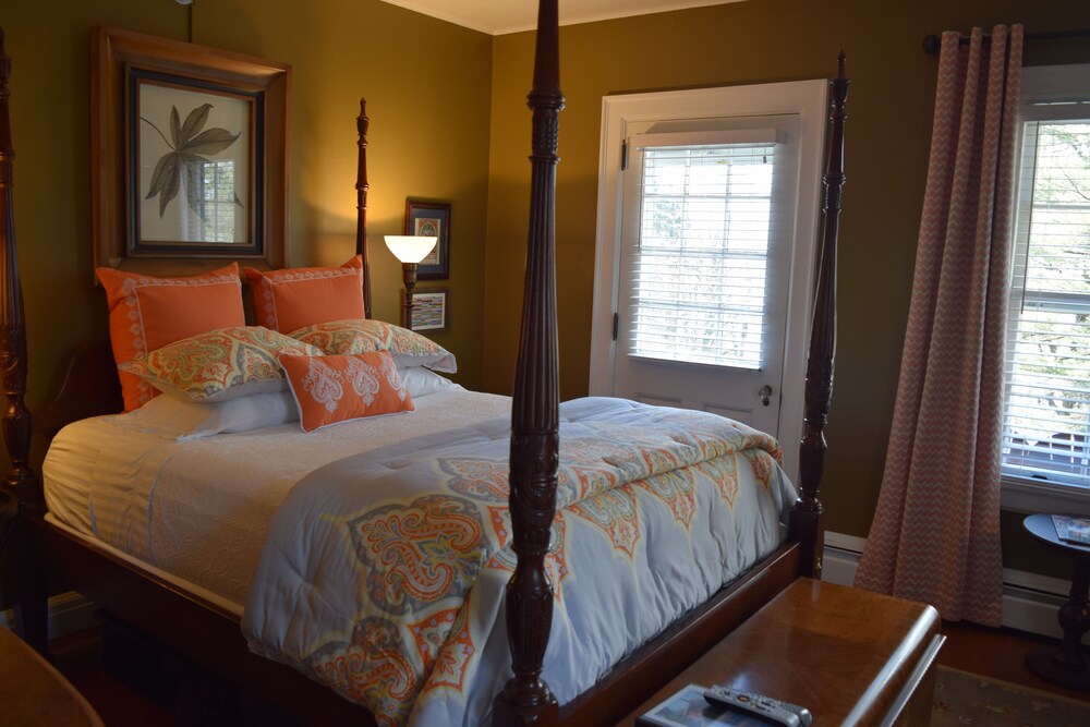 The Applewood Manor - photo 17