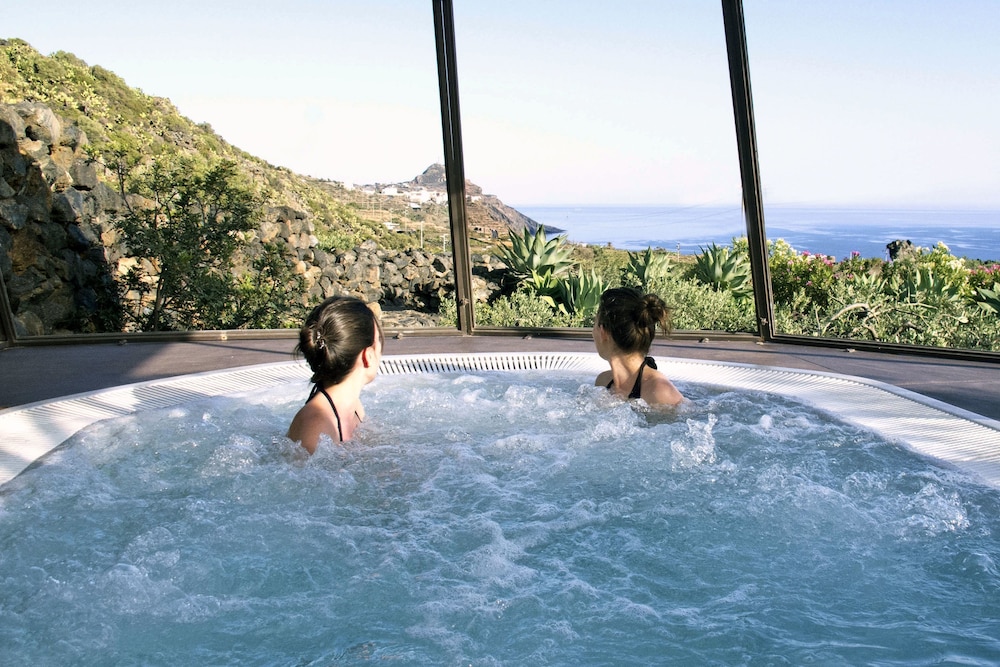 Dammusi Sciuvechi Resort - last minute hotel in Pantelleria