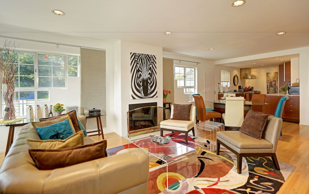 Pacific Avenue — 4-Star Luxury Hotel in Venice, United States
