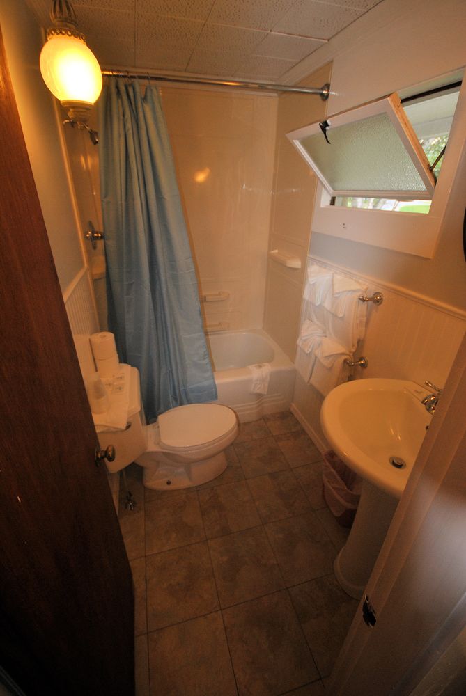 Sky Valley Motel & Cottages - photo 12