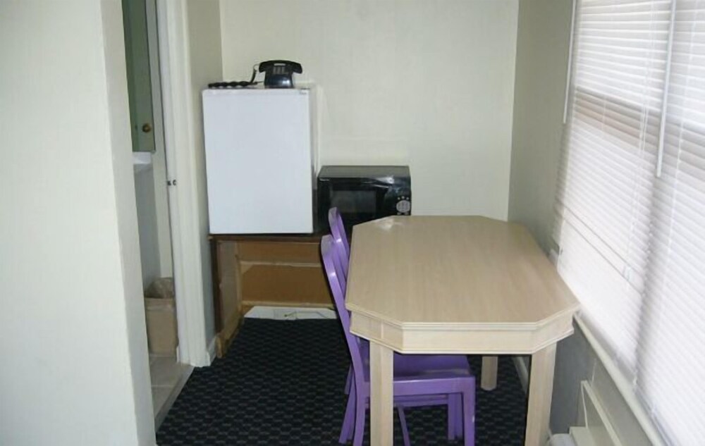 Surrey Motel - photo 7