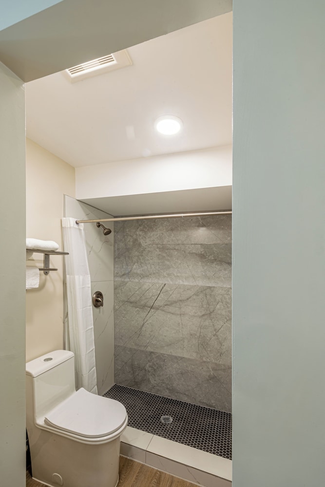 Exclusivo Inn by OYO Grand Prairie TX - photo 10