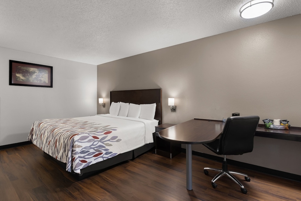 Red Roof Inn & Suites Savannah Airport - photo 18