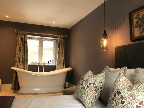 The Cottage — 4-Star Luxury Hotel in Dunblane, United Kingdom