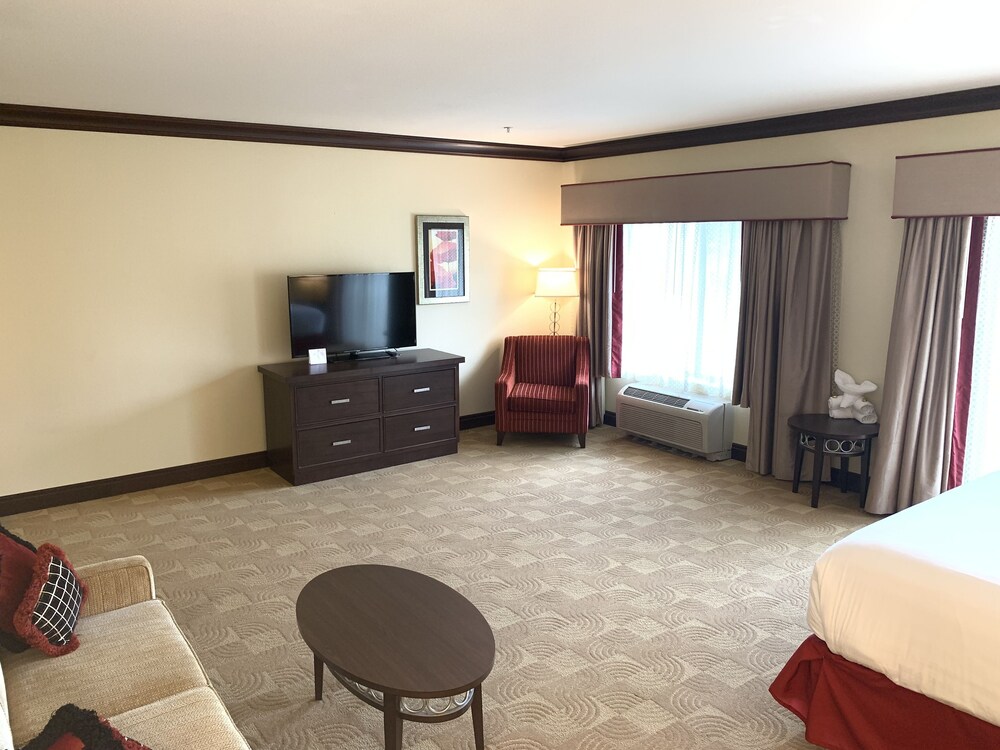 Blue Lake Casino & Hotel - photo 11