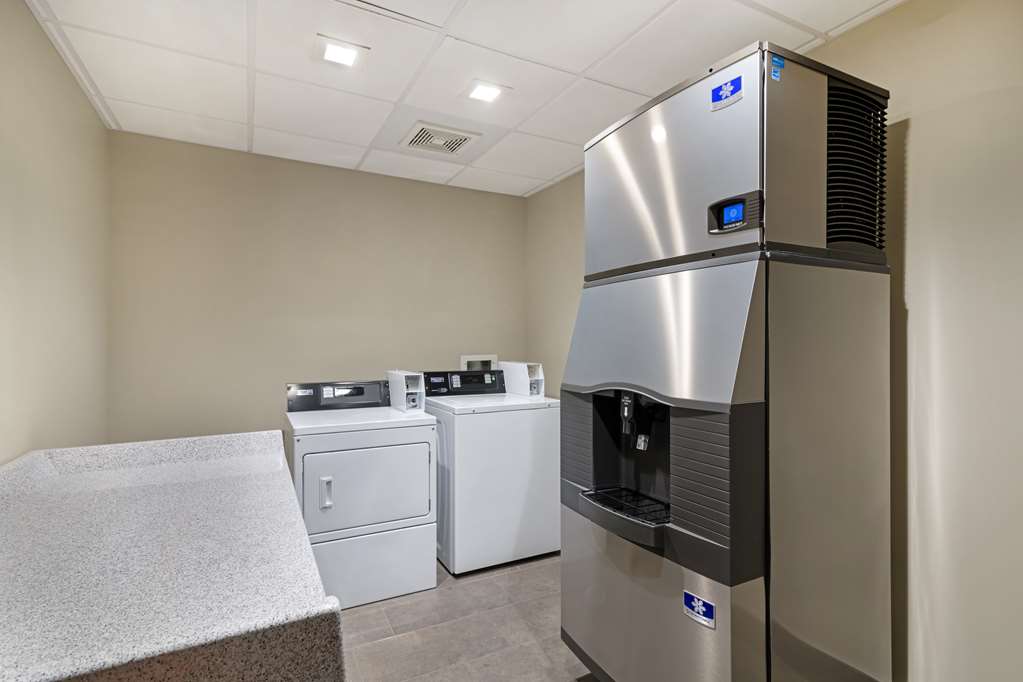 Best Western Plus Executive Residency Rigby's Water World Hotel - photo 32