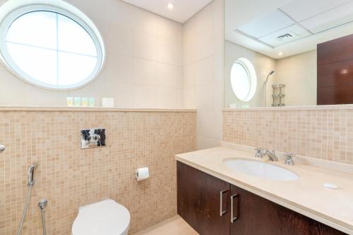 Private villa in Dubai with swimming pool and huge garden — 4-Star Luxury Hotel in Dubai, United Arab Emirates