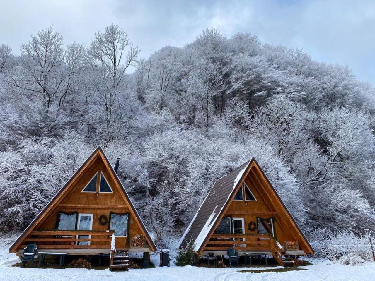 Cabanutze Satic - carbon neutral hotel in Rucar