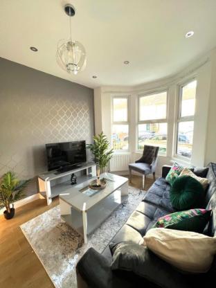 Spacious 3br House Contractors Hospital Family — 4-Star Luxury Hotel in Watford, United Kingdom