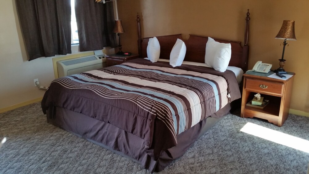 Lakeview Inn & Suites - photo 9