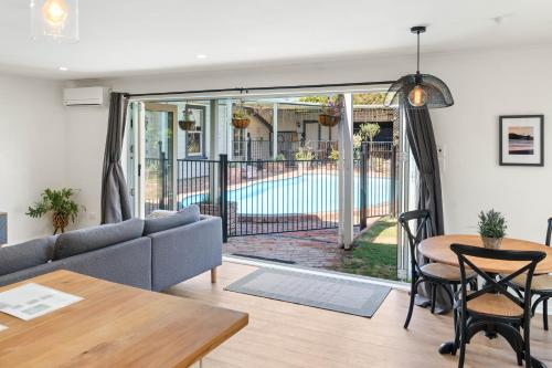 High Street Pool House — 4-Star Luxury Hotel in Masterton, New Zealand