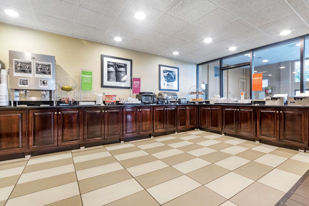 Hampton Inn Richmond - photo 23