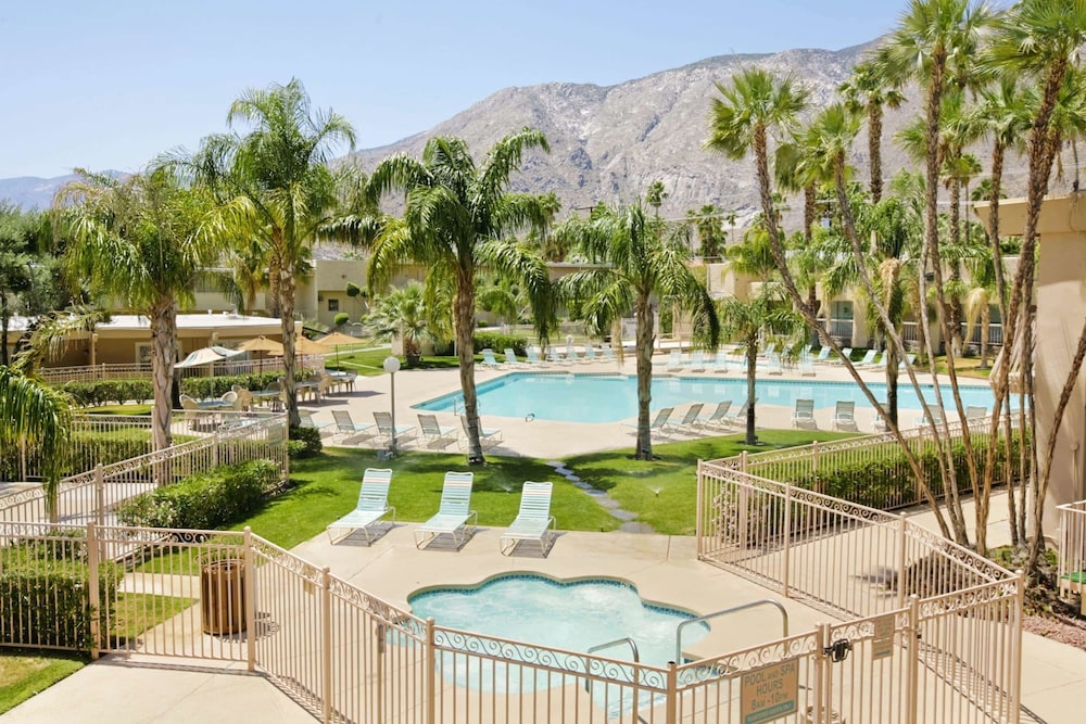 Days Inn by Wyndham Palm Springs - photo 27