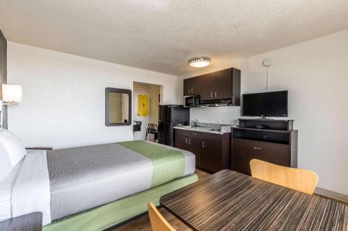 Concorde Inn Suites Pekin - photo 21