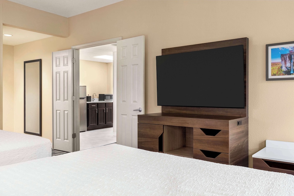 Hampton Inn Atlanta Stone Mountain - photo 13