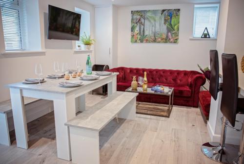 The Dragon's Den — 4-Star Luxury Hotel in Harrogate, United Kingdom