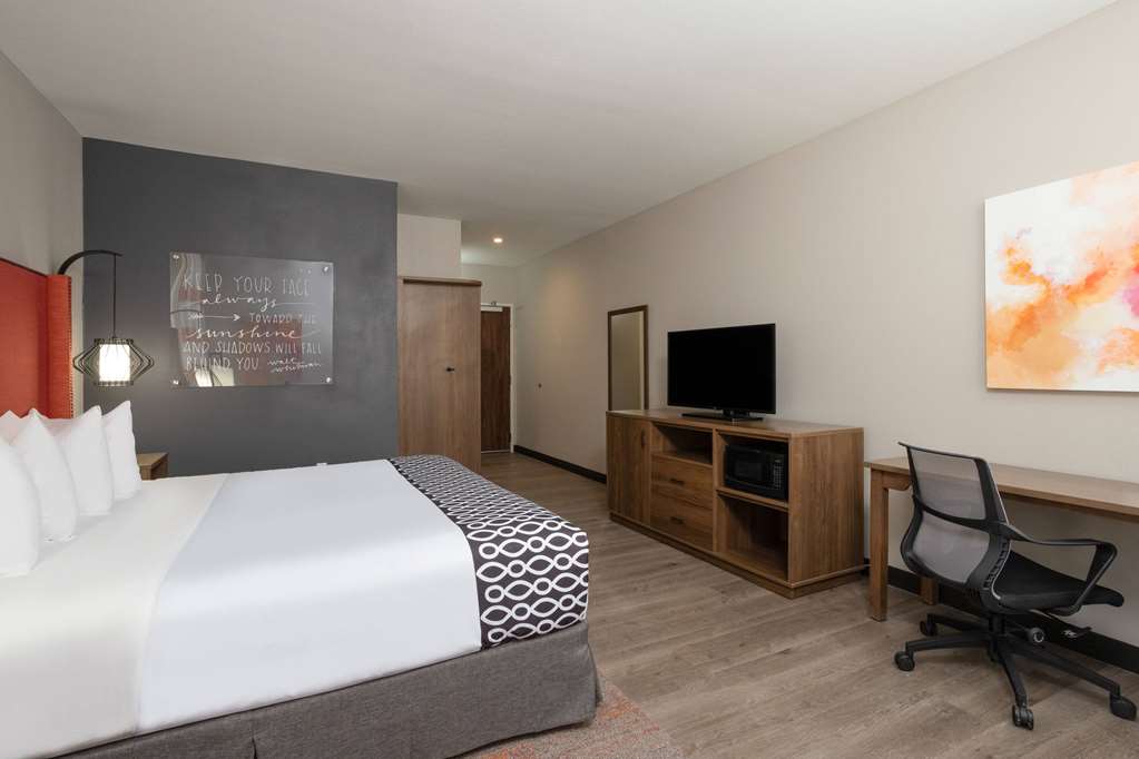 La Quinta Inn & Suites By Wyndham Pflugerville - photo 26