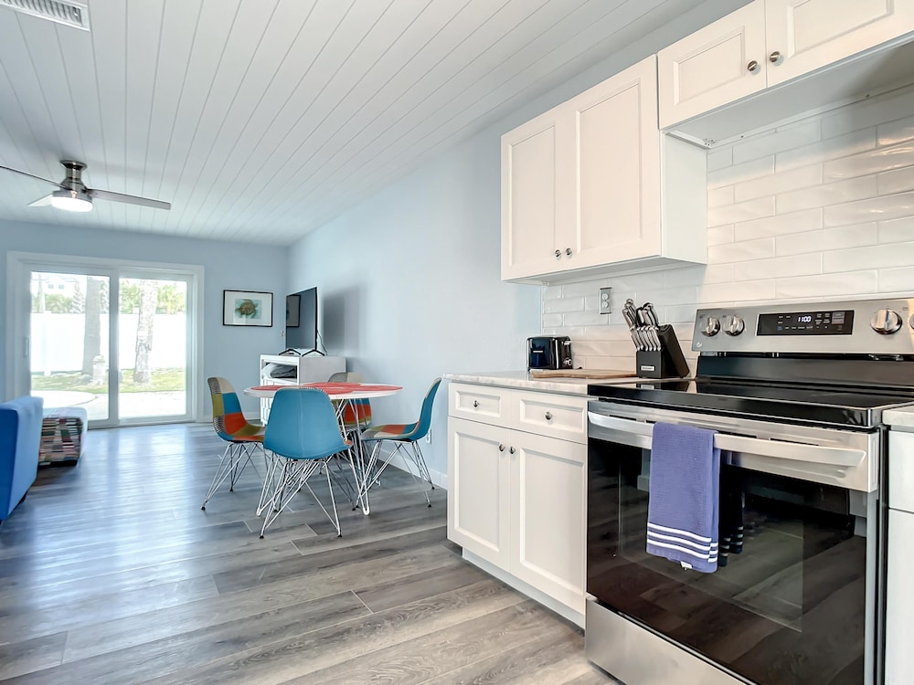 Bikini Bottom Duplex with Pool 2 Minutes from Beach Flagler Avenue - photo 8