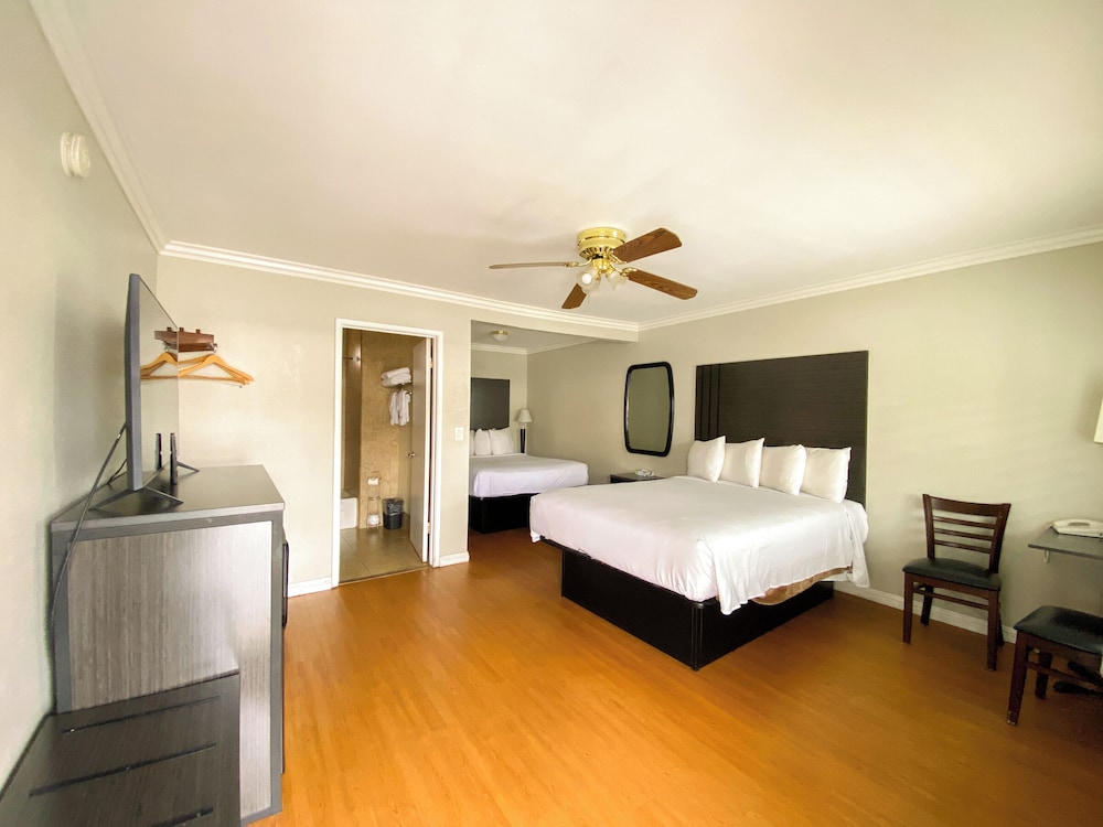 Rockview Inn and Suites - photo 10