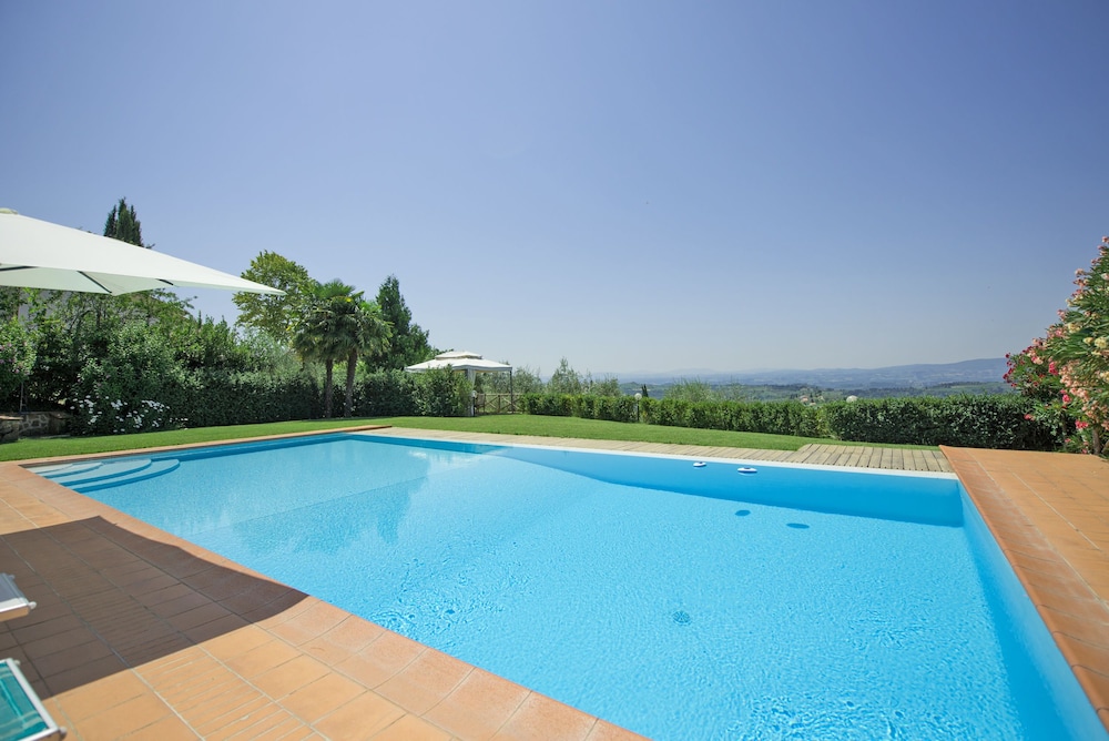 Casa Lucia — 4-Star Luxury Hotel in Tavarnelle Val Di Pesa, Italy