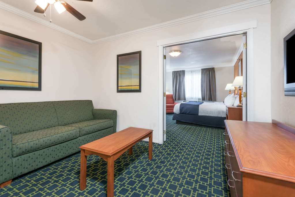 Baymont by Wyndham Santa Fe - photo 12