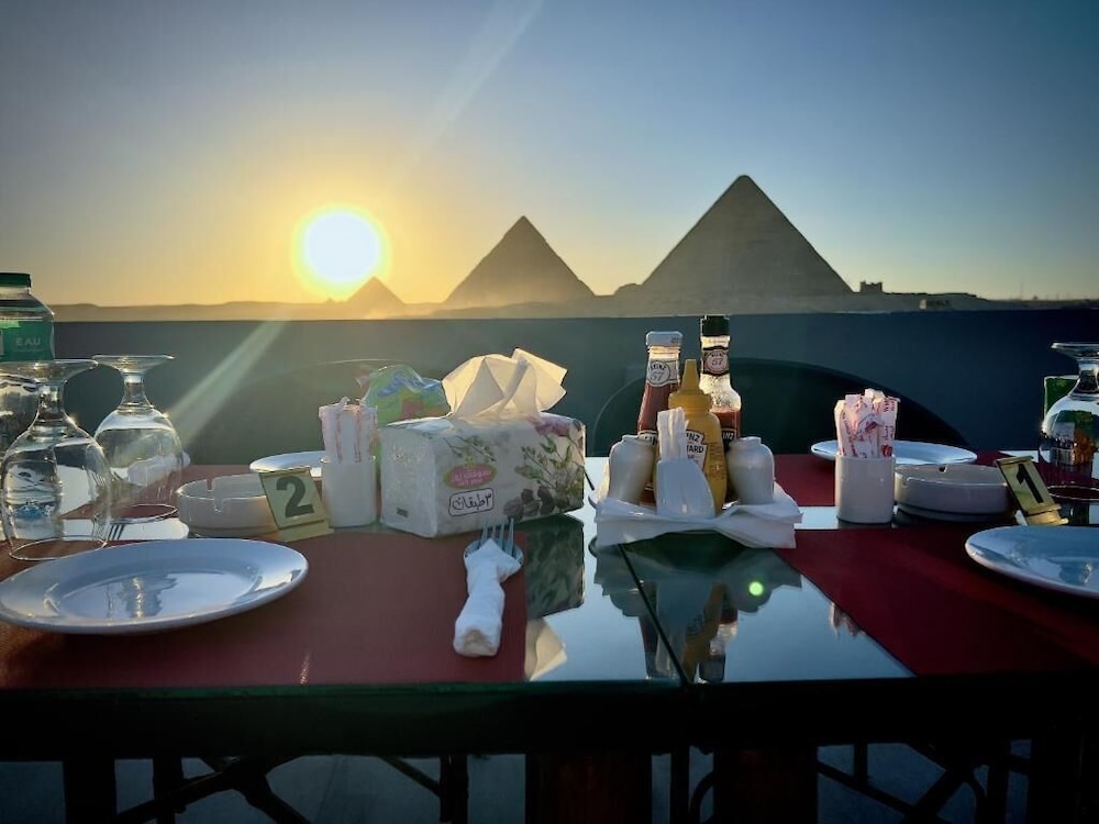 Fabulous View Pyramids Inn — hotel in Giza