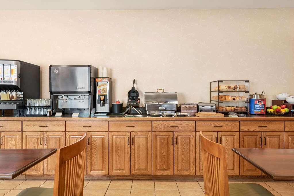 Country Inn & Suites by Radisson Peoria North IL - photo 17