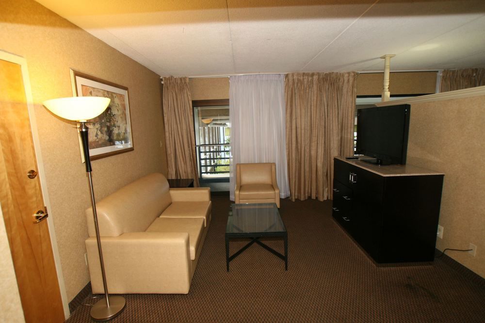 Liyo Inn Clinton - photo 28
