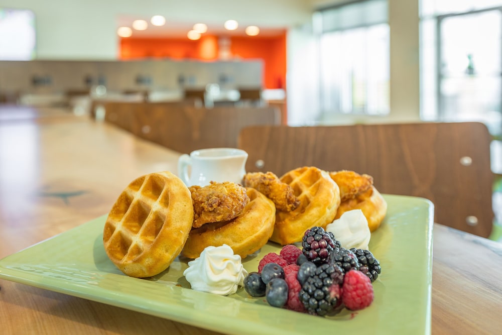 Holiday Inn Hotel & Suites Peachtree City by IHG - photo 48