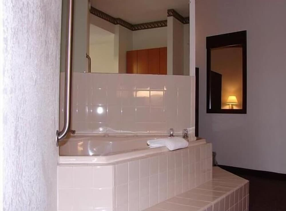Red Carpet Inn Chambersburg - photo 8