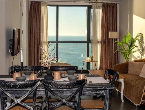 Ocean Breeze Retreat Honeymoon Apartment with Sea View in Porta Batumi Tower