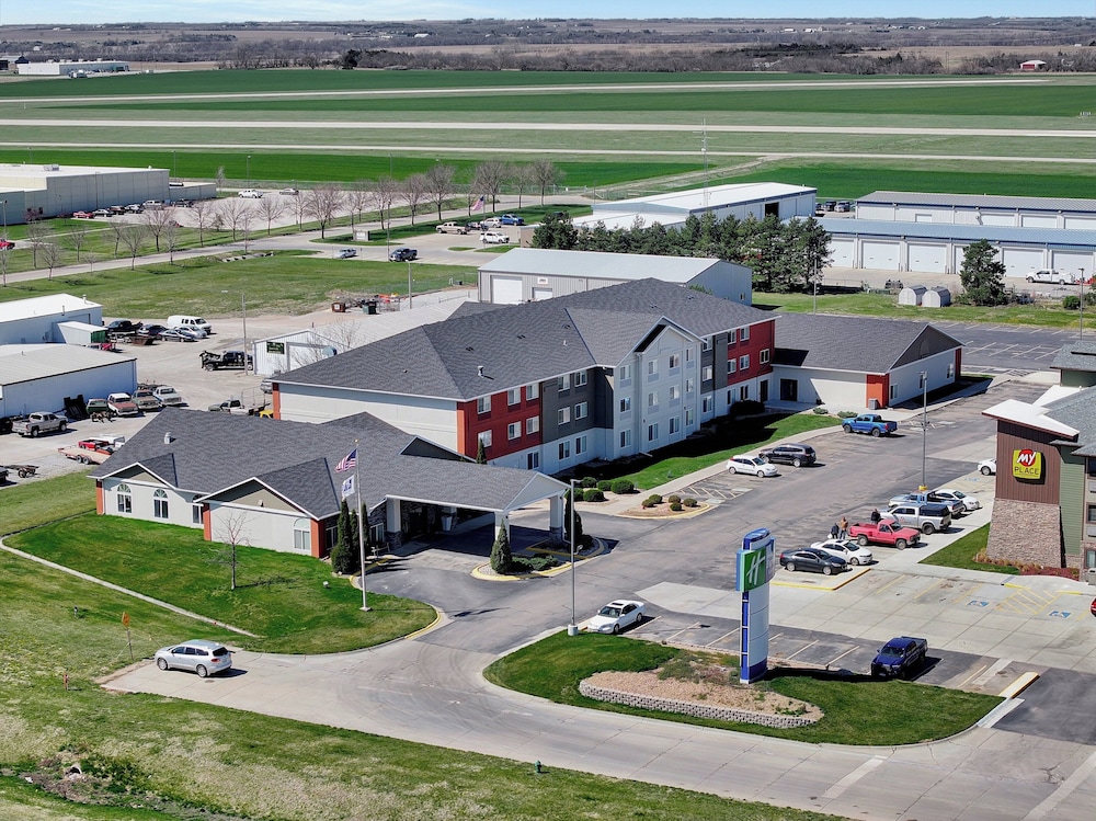 Holiday Inn Express Hotel & Suites Beatrice by IHG - photo 102