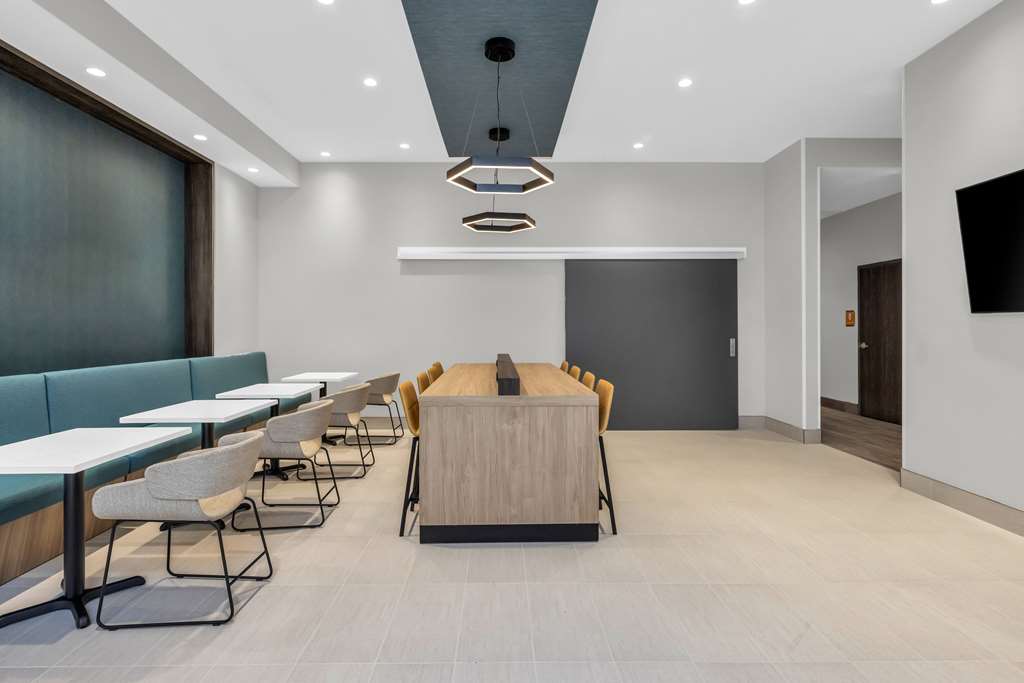 La Quinta Inn & Suites by Wyndham San Jose Airport Downtown - photo 13