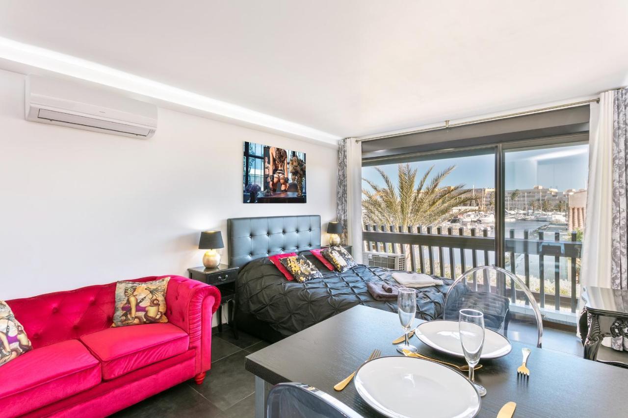 Village Naturiste R4n Le Barocci Port Venus Luxe in Cap Dagde, France