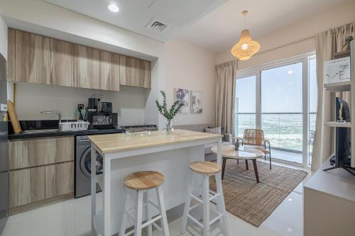 City View I 1 Bedroom Apartment I Golf Vita Damac Hills — 4-Star Luxury Hotel in Dubai, United Arab Emirates