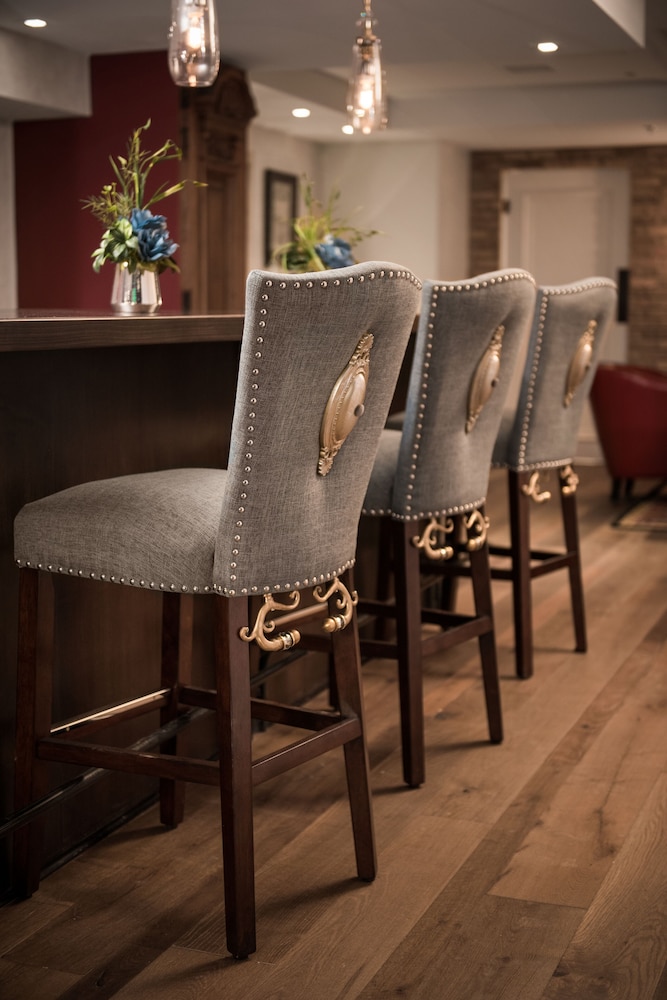 The Ivey's Hotel - photo 4