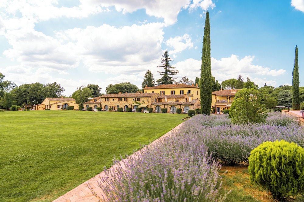 Borgo San Luigi — 4-Star Luxury Hotel in Monteriggioni, Italy