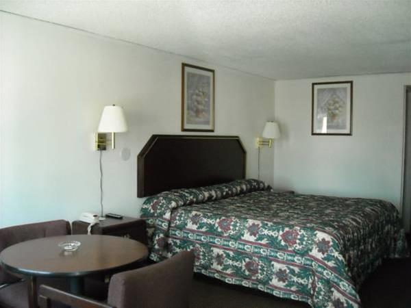 Red Carpet Inn - photo 10