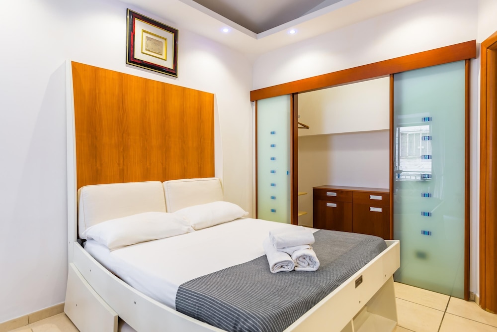 Tolentino Studio Flat by Napoliapartments — 4-Star Luxury Hotel in Naples, Italy